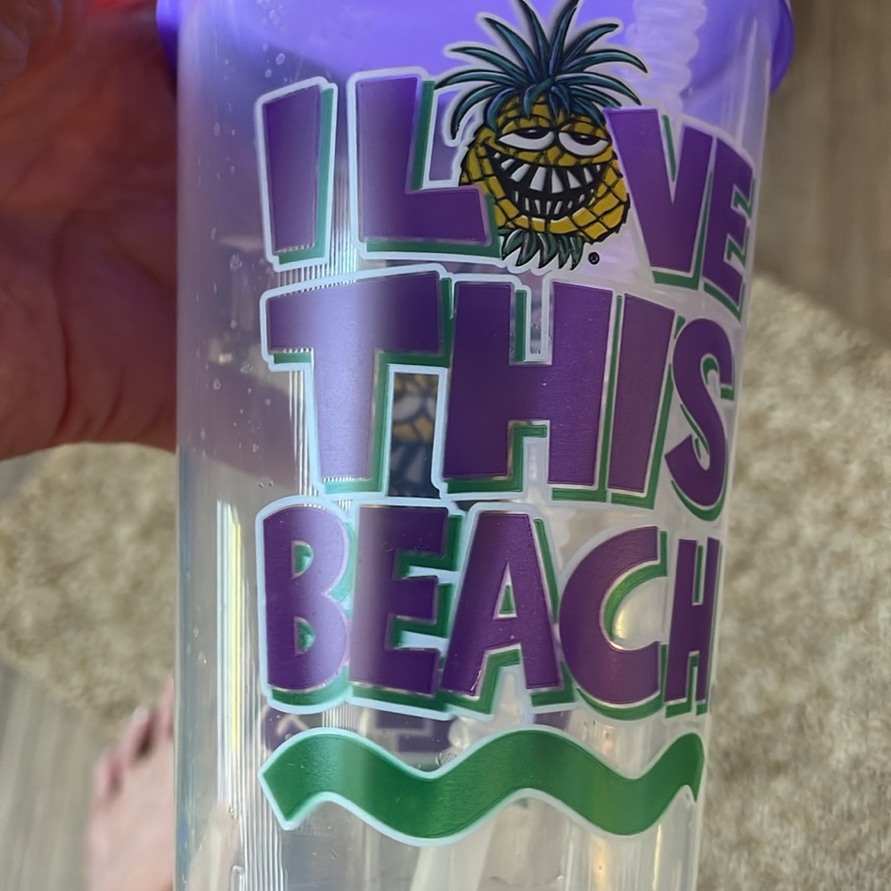 Pineapple Willy’s plastic cup with straw - Picture 6 of 6